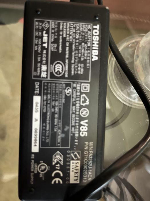 Оригинално зарядно за лаптоп TOSHIBA