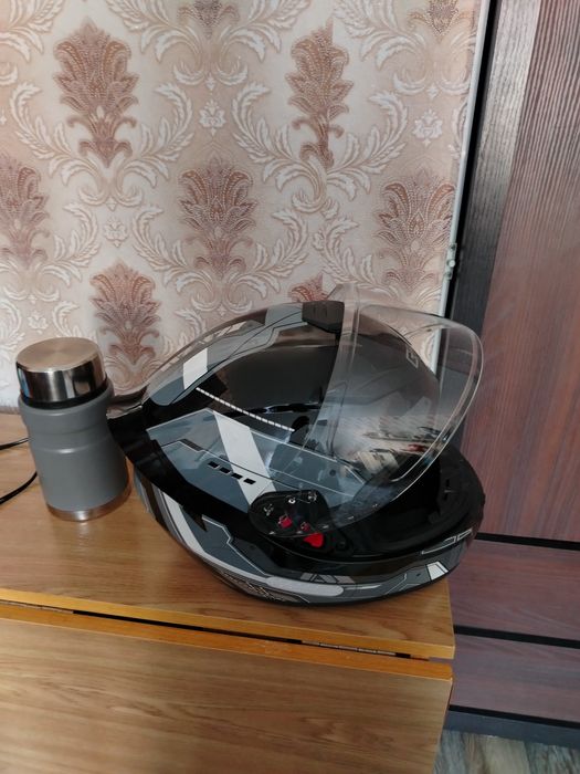 Шлем на мотоцикл скутер