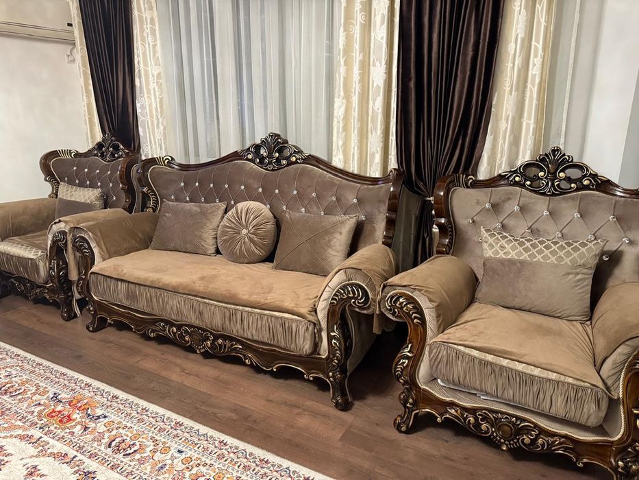 Продам  диван   и два кресла