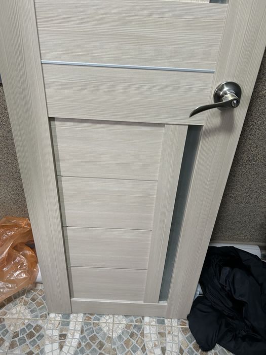 Двери б/у с ручками и петлями