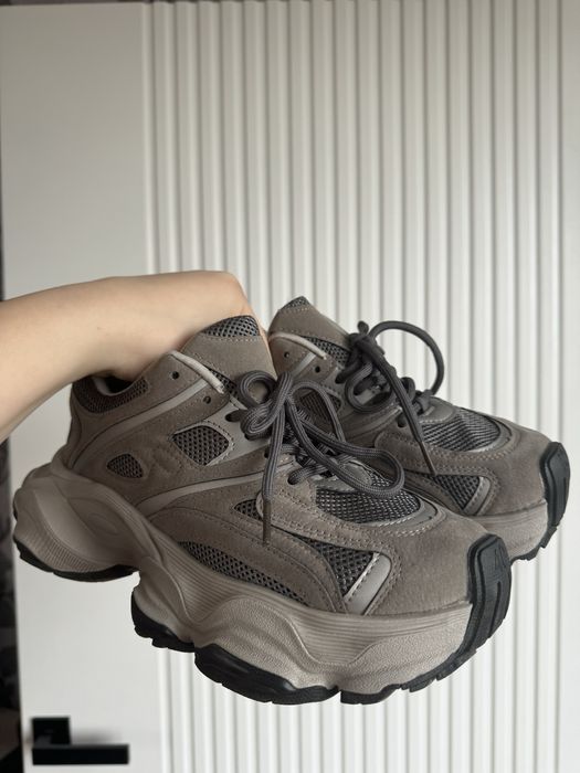 Продам новые кроссовки,39 размер