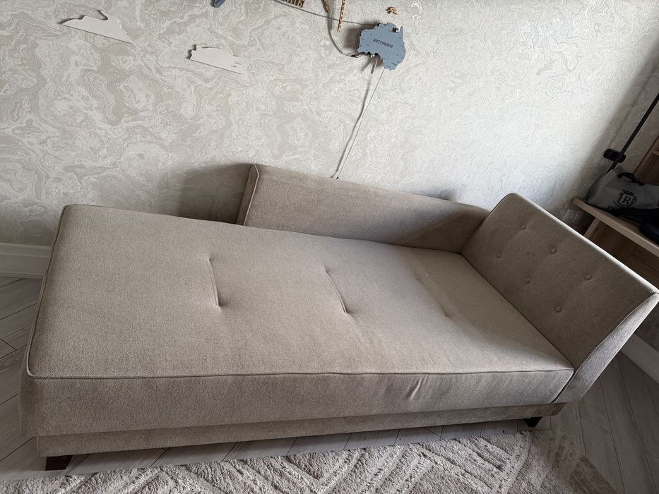 Продаю стильный диван . Диван НЕ раскладывается