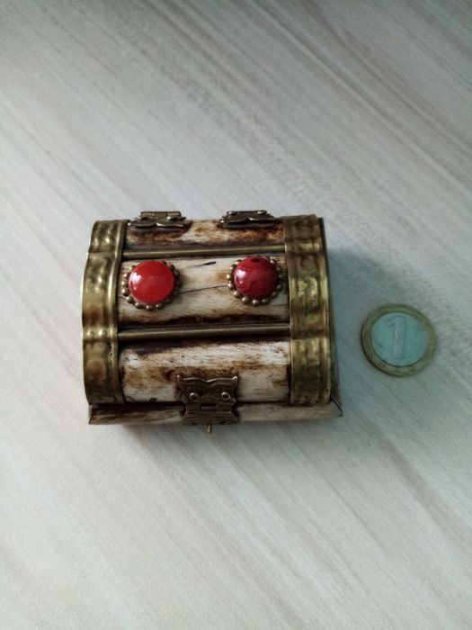 Кутия за бижутаа