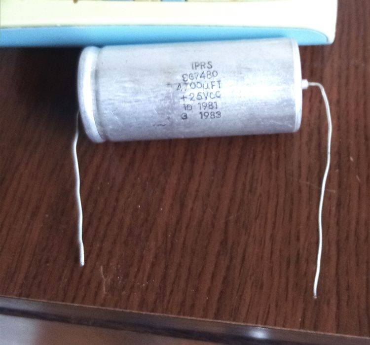 Vând tranzistori Tesla și IPRS Băneasa+condensator bun 4700/25v