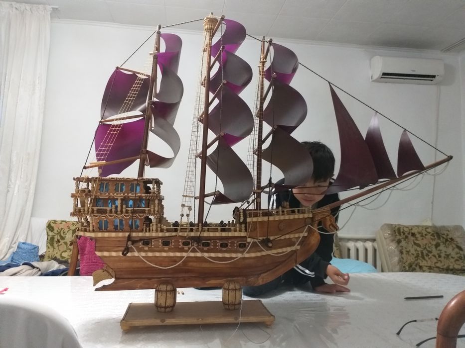 Корабль огромный