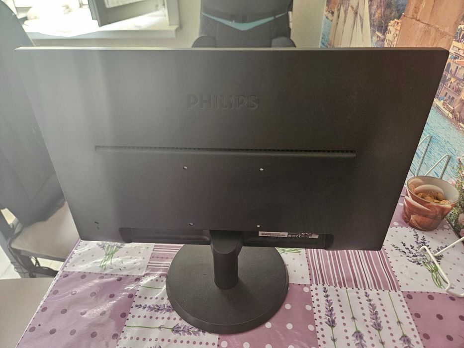 Монитор 21.5" Philips hdmi VGA