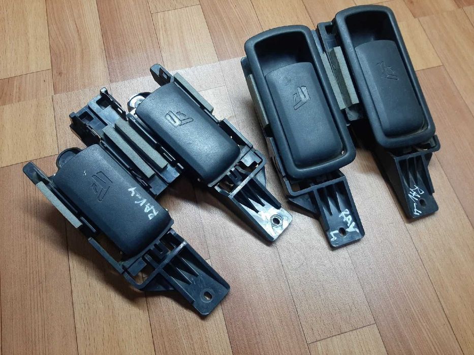 Продам Ручка складывания сидений Toyota Rav4 30 кузов