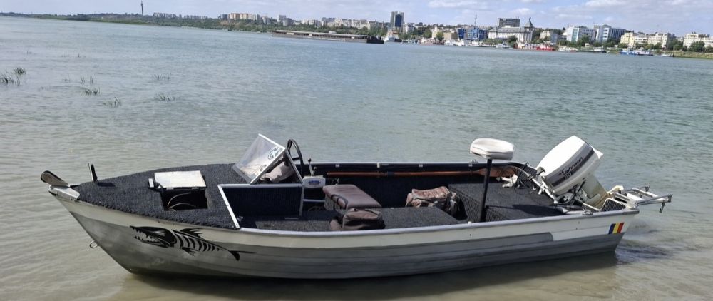 Barca Canadian 440P Aluminiu, Motor 25 CP + piese, Sonar Humminbird, Biminitop