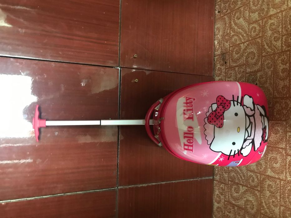 легкий прочный детский чемодан