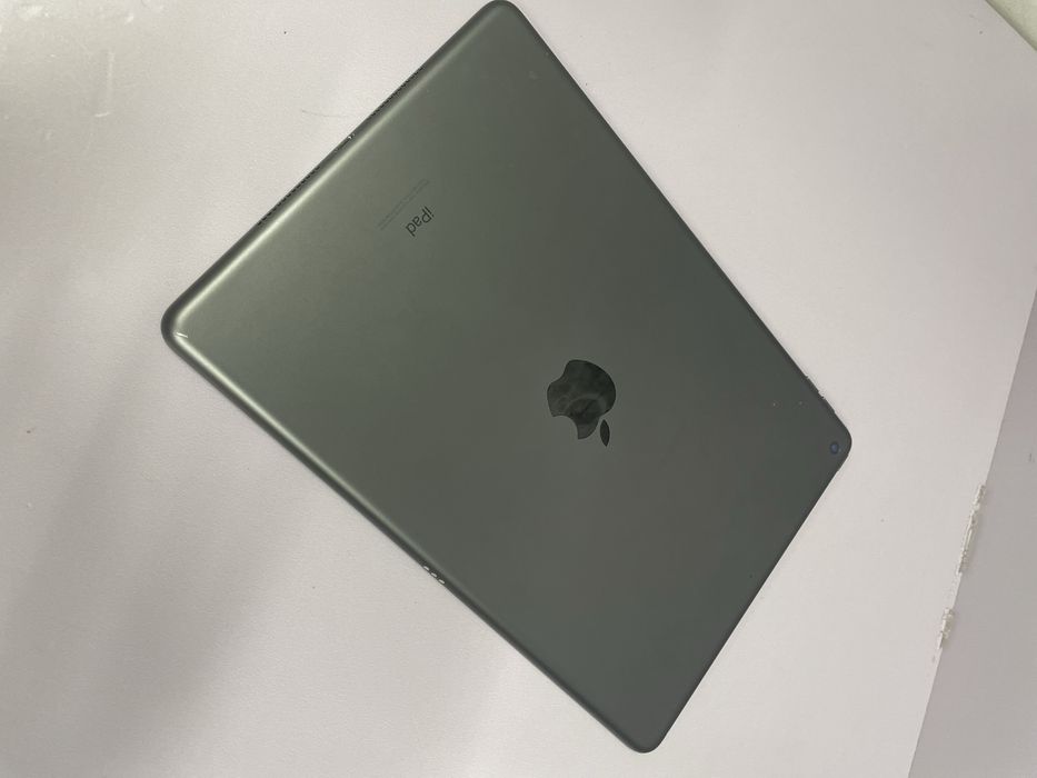 Планшет Apple iPad (8-го покеления)