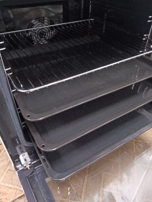 Като нова свободно стояща печка с керамичен плот VOSS 2години Гаранция