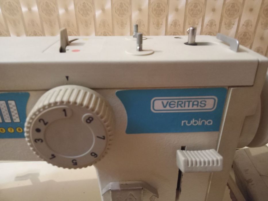 Продам швейную машинку