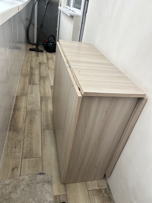 Стол книжка , отдич состояние . 4 мкр