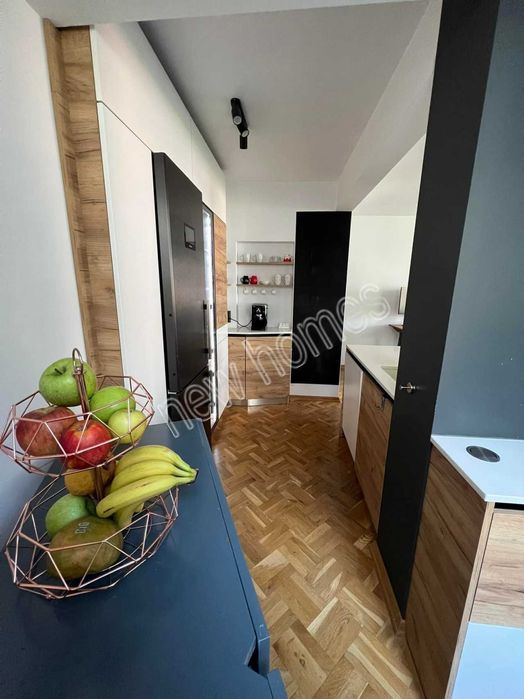 Продава се Тристаен апартамент в Пловдив, Младежки Хълм - 100 кв.м за 1750 €/кв.м - Снимка #4