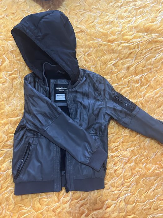 Продам куртку на мальчика 6-7 лет