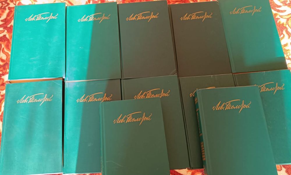 Продам книги 300 тг