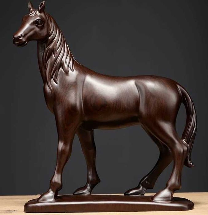 Cal sculptat în lemn