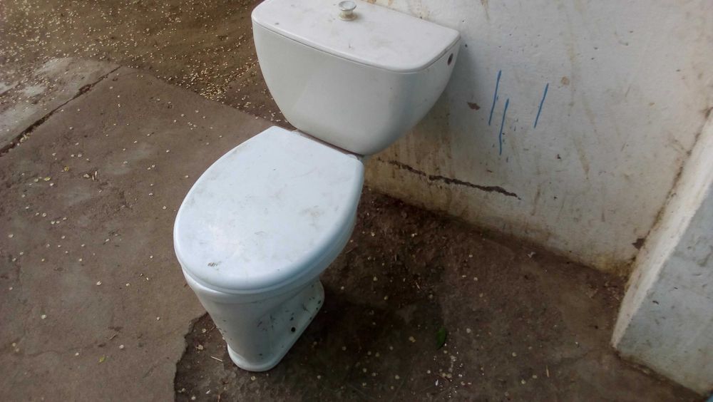 Продам унитаз с бачком адрес 6 мкр