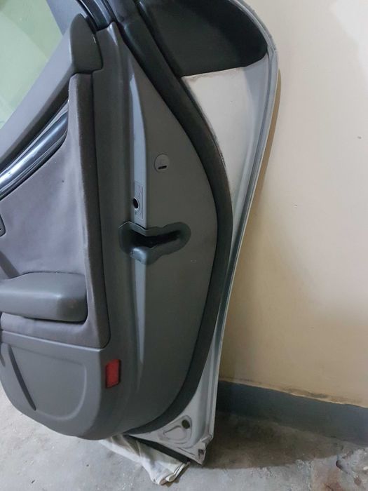 Ușă spate dreapta completă, Audi A4 B6 Sedan, 2001, culoare LY7W, in stare foarte buna, fara rugina, bandourile in stare perfecta