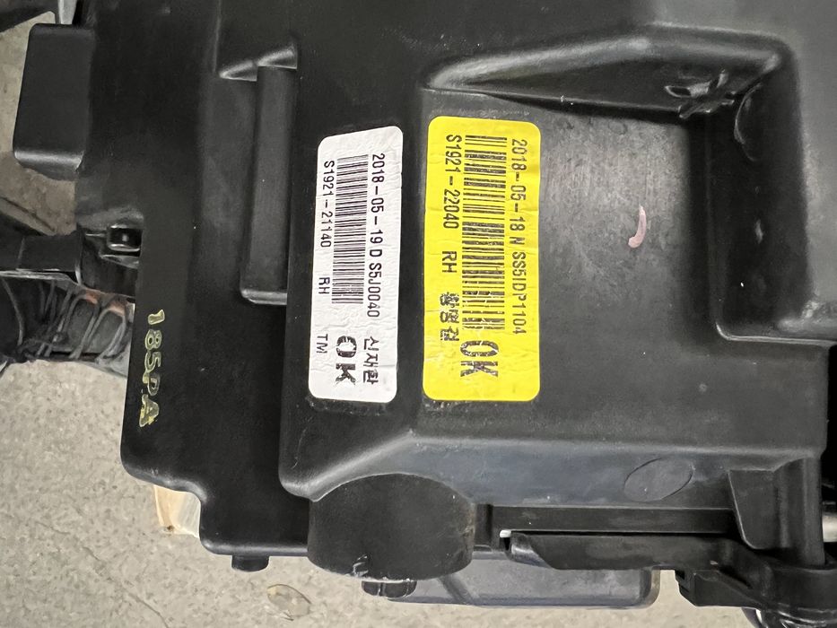 Hyundai Santa Fe IV - ляв фар !ПЕРФЕКТЕН!