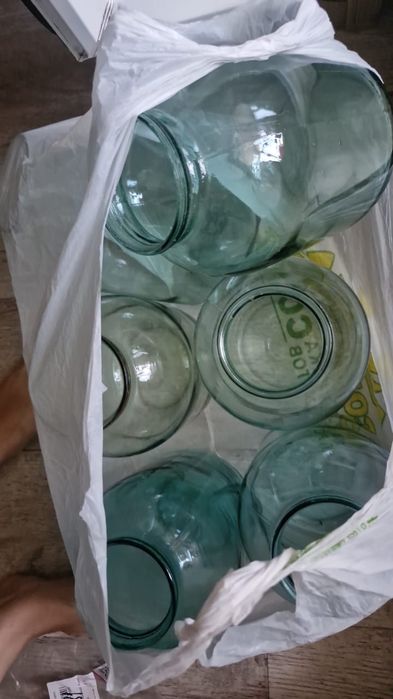 Продаю банки ...