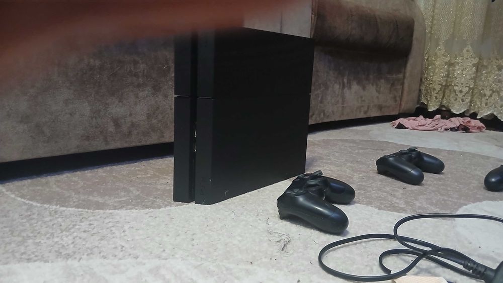 PS4 Play Station 4 sotiladi ishlatilgan