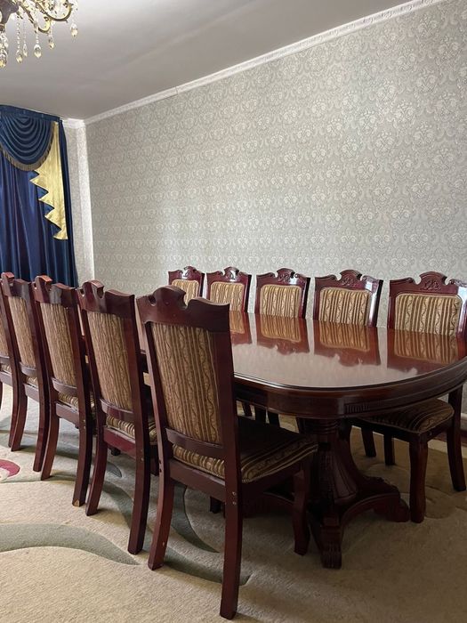 Гостинный стол со стульями