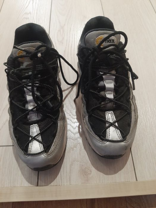 Дамски обувки NIke air max, в много добро състояние!