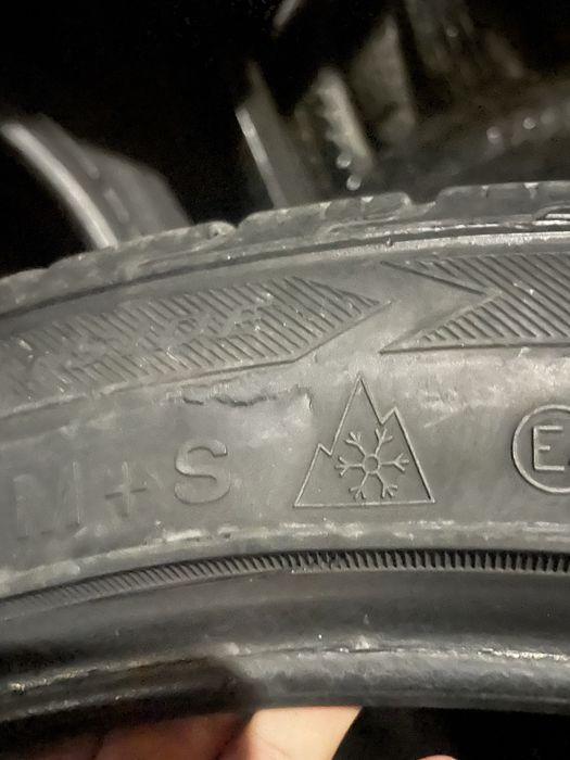 315/35R20. 275/40R20 BMW X5.     Dot 4121