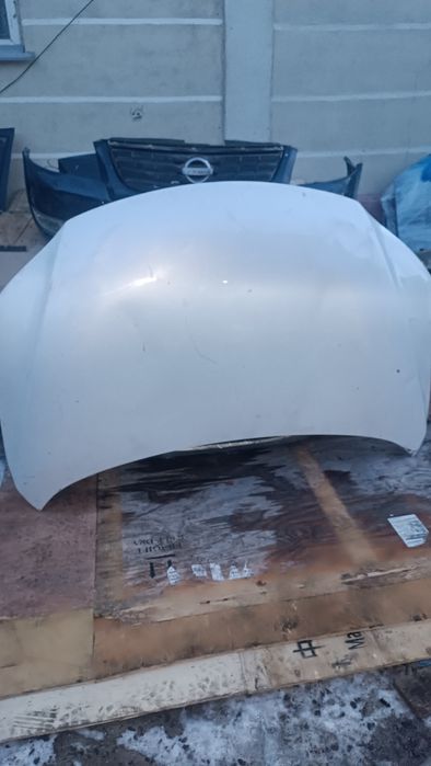 Капот на Nissan Pathfinder