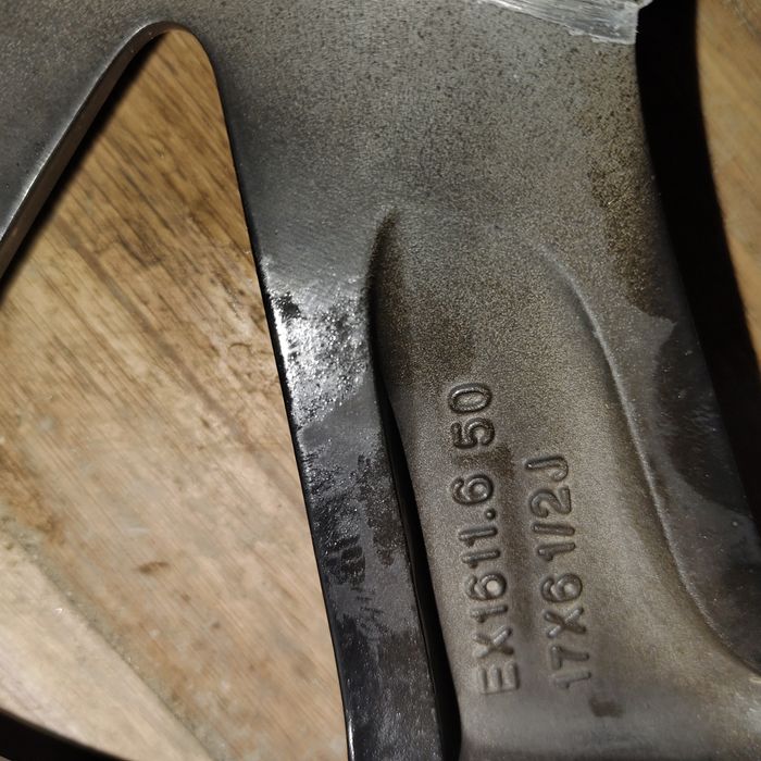 Продаю срочно  Автомобильные диски на 17