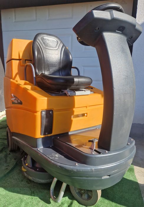 Masina de spălat pardoseli Taski Swingo 4000