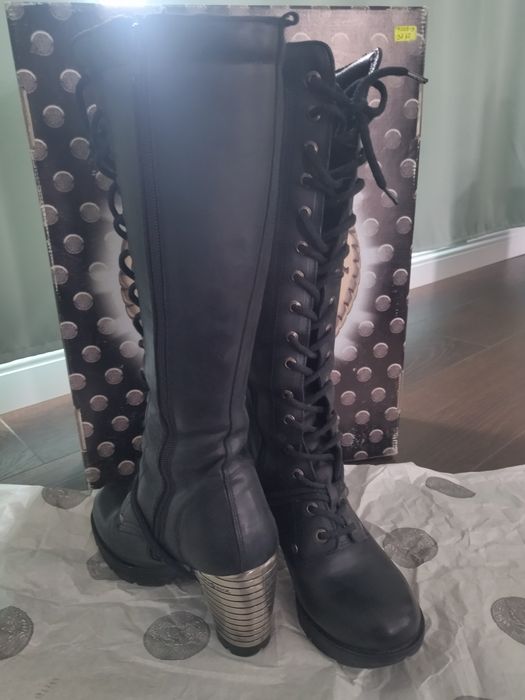 Ботуши с висок ток от колекцията METALLIC. New Rock