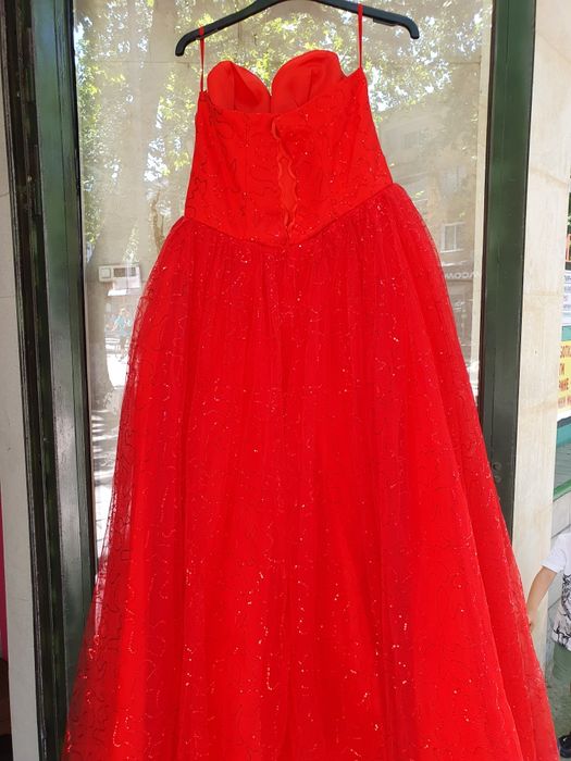 Официална Червена Рокля