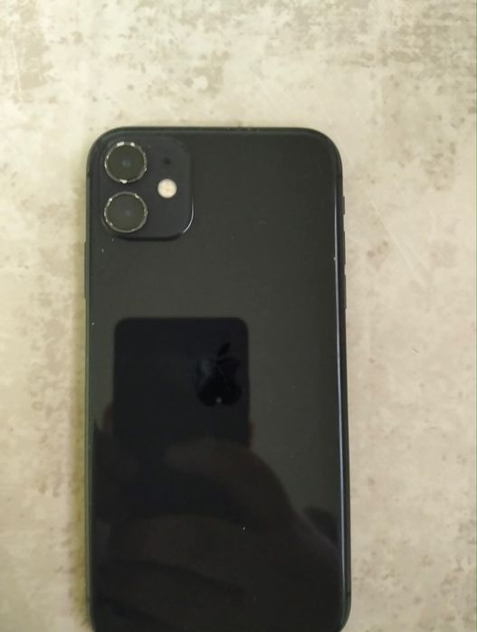 Vand iphone 11 telefonu vine cu husa