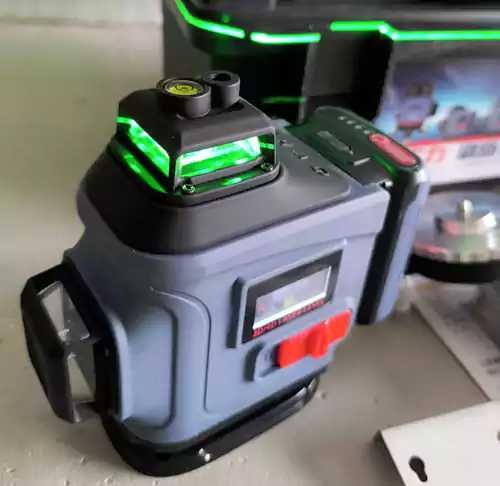 4D ЛАЗЕРЕН НИВЕЛИР с 16 линии и зелен лазер. Лазерен с дисплей - 2бат.