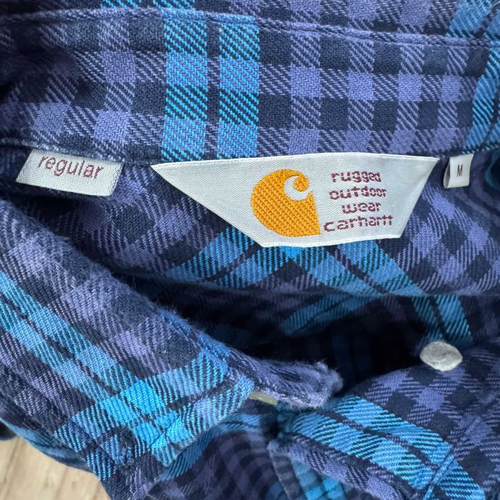 Camasa Carhartt intr-o conditie foarte buna