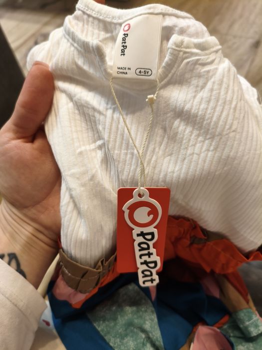 compleu întreg fetițe 4-5 ani nou