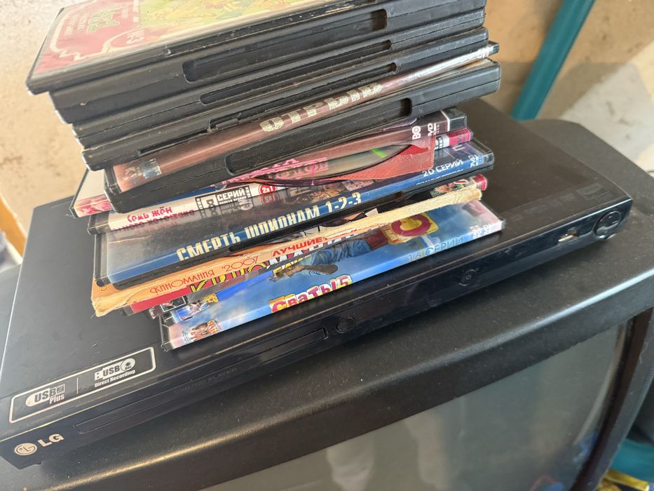 Продам  тв+двд  LG  с дисками 15 тыс . Тг