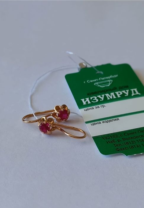 Продам золотые серьги