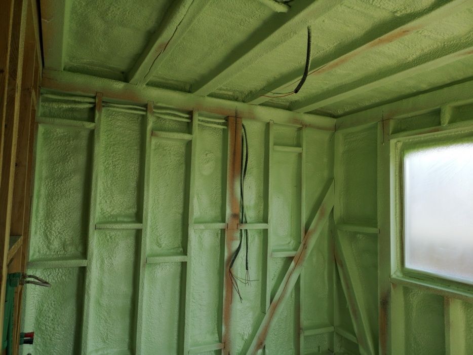 Izolatie Spuma Poliuretanica acoperiș si pod. Firma+Garanție 20 ani.