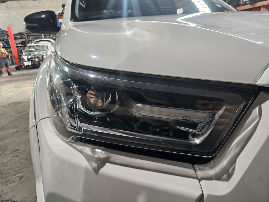 Ляв/десен фар за Toyota Hilux 2022г