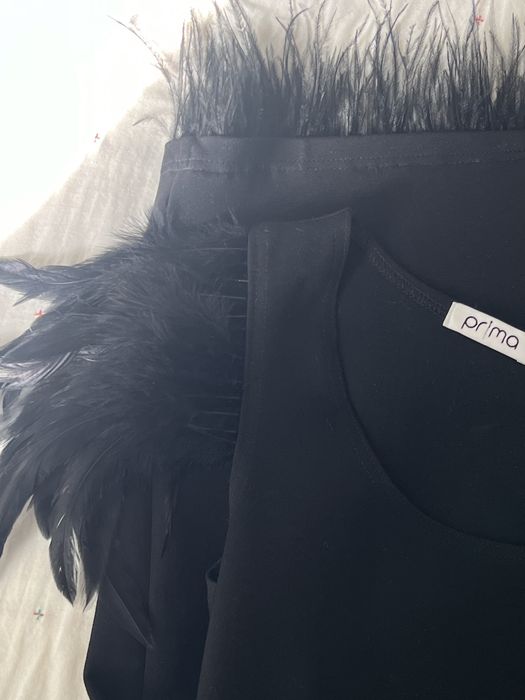 Платье с перьями страуса