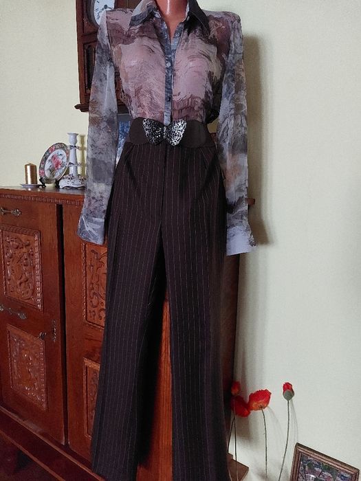 Redus! Costum minunat din stofa fina de lana confectionat in atelier