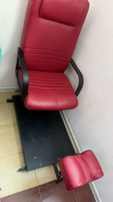 Продам маникюрный кресло