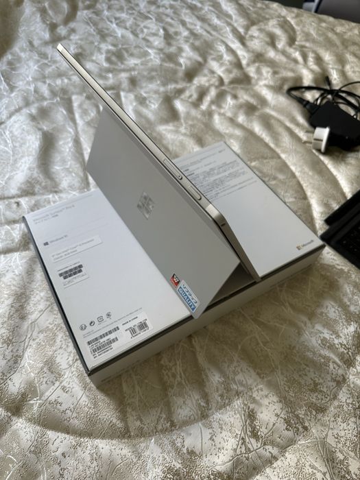 Продам Microsoft Surface Pro 6