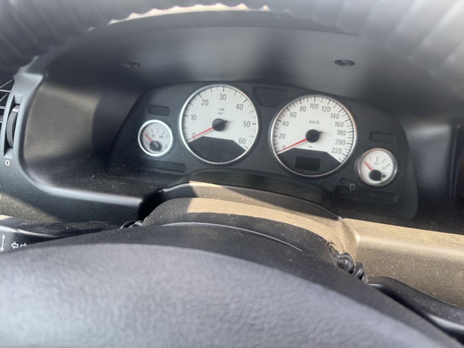 Opel Zafira a 2.0 DTI