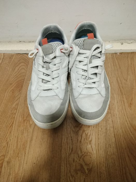 Vând Geox adidași din piele întoarsă mas 44