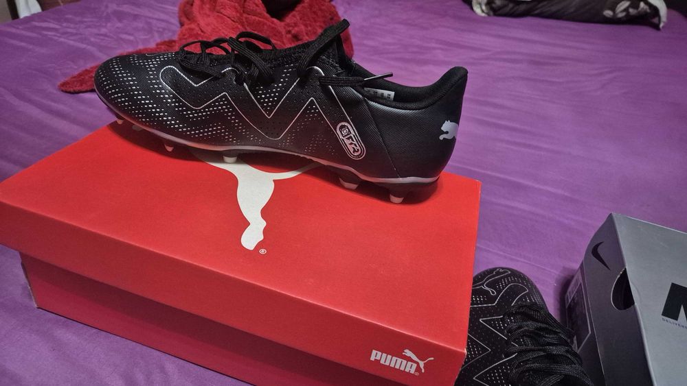 Ghete de fotbal  pt teren sintetic si iarba