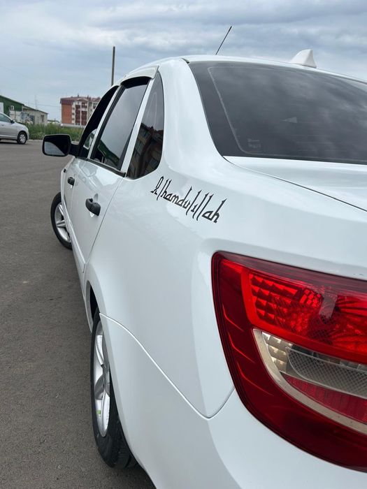 Продам гранту  куплена бипект авто